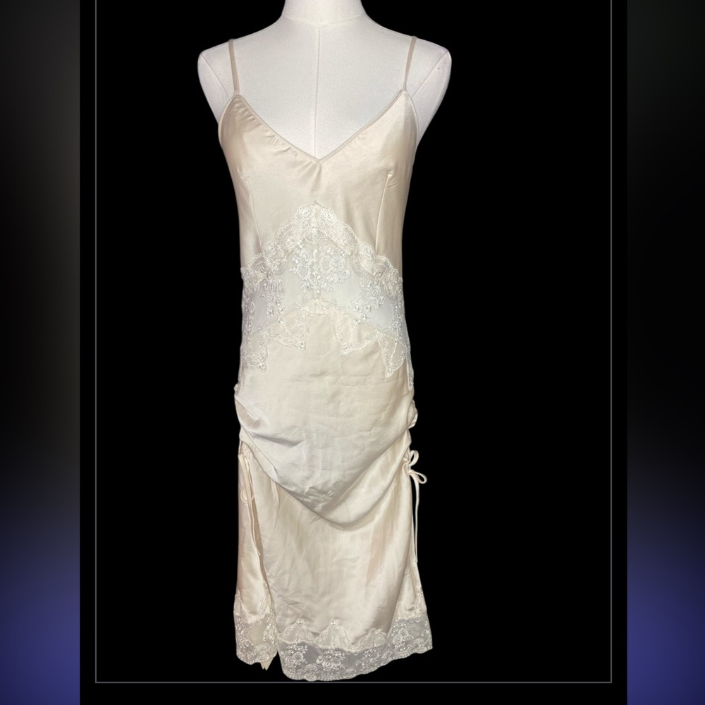 NWT WINGFREE Ivory Satin Midi
Slip Dress with Lace & Ruched Detail
XS/S